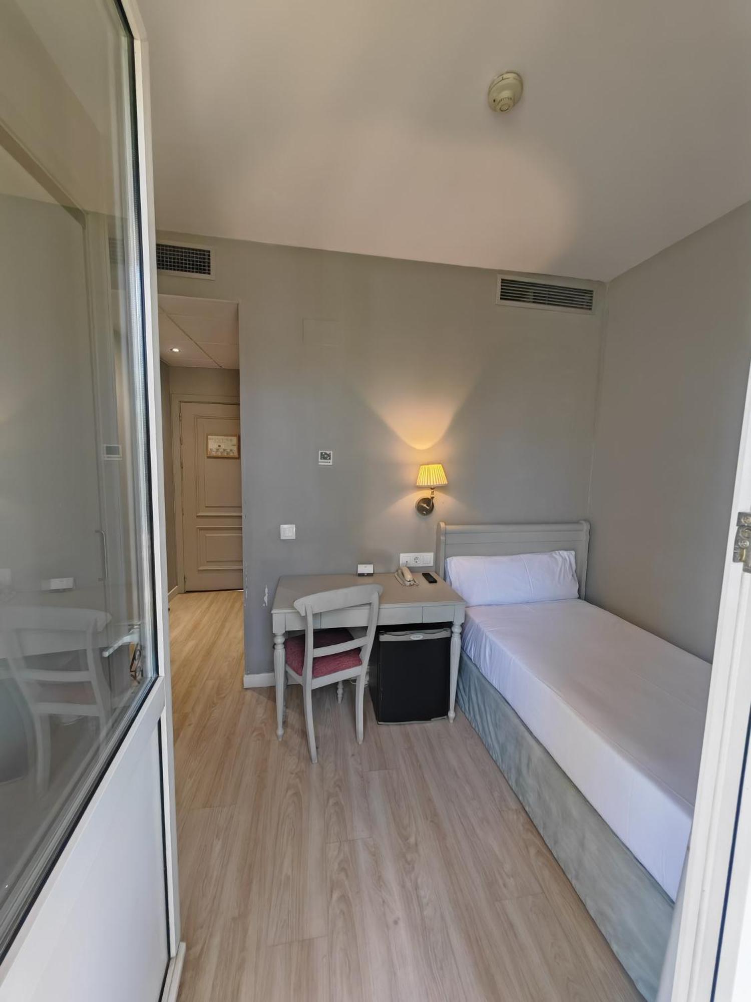 Hotel Pax Torrelodones Exteriör bild